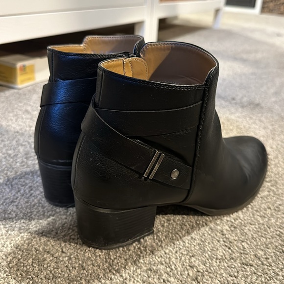 Block heeled booties - Picture 3 of 8